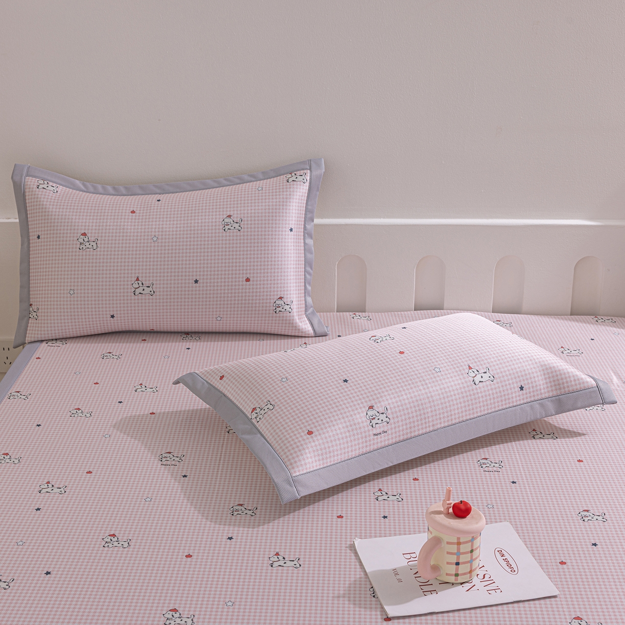 91家纺网 家纺一手货源 找家纺 小萌虎 2026新款碳光冰丝席平铺款床席款 斑点狗-粉