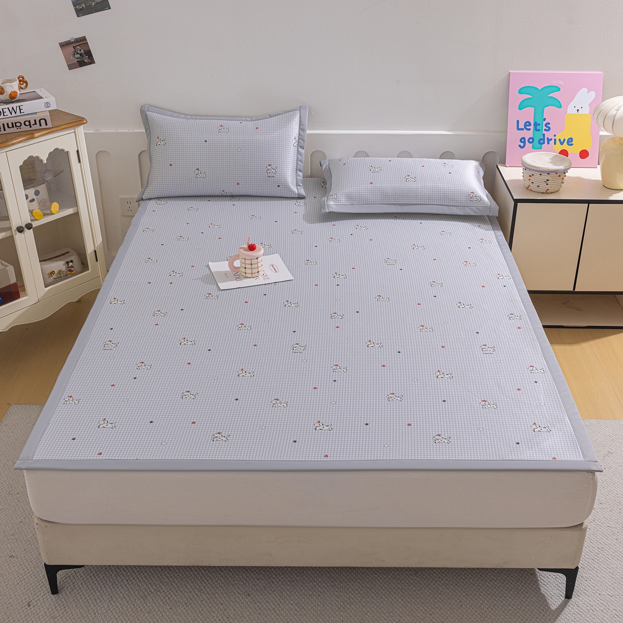 91家纺网 家纺一手货源 找家纺 小萌虎 2026新款碳光冰丝席平铺款床席款 斑点狗-灰