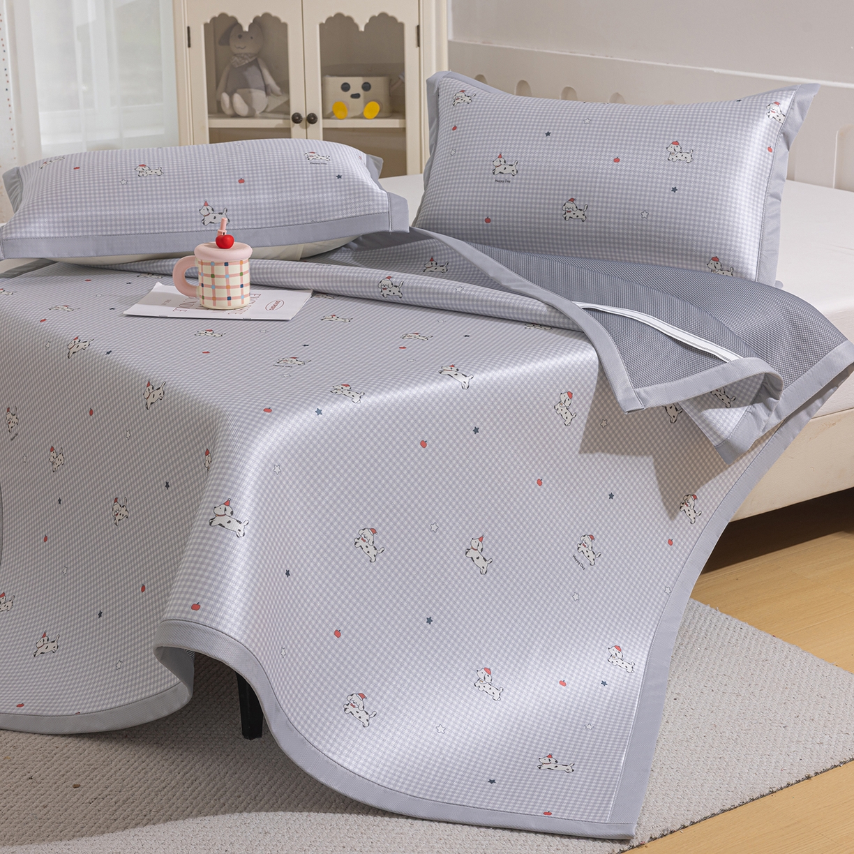 91家纺网 家纺一手货源 找家纺 小萌虎 2026新款碳光冰丝席平铺款床席款 斑点狗-灰