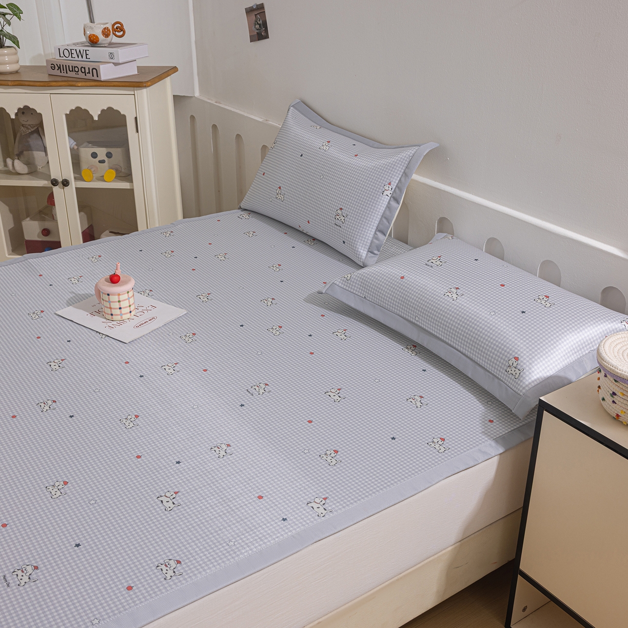 91家纺网 家纺一手货源 找家纺 小萌虎 2026新款碳光冰丝席平铺款床席款 斑点狗-灰