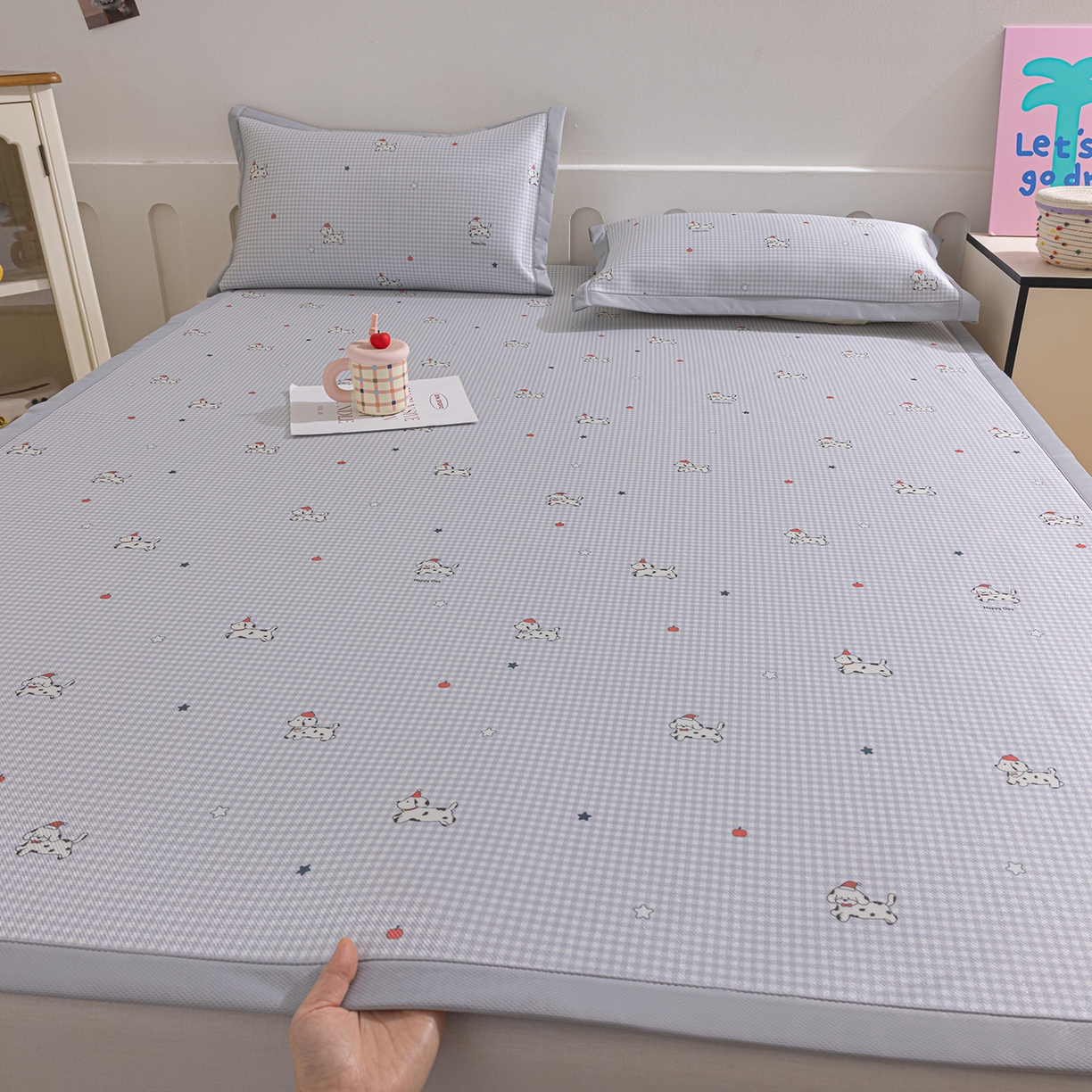 91家纺网 家纺一手货源 找家纺 小萌虎 2026新款碳光冰丝席平铺款床席款 斑点狗-灰