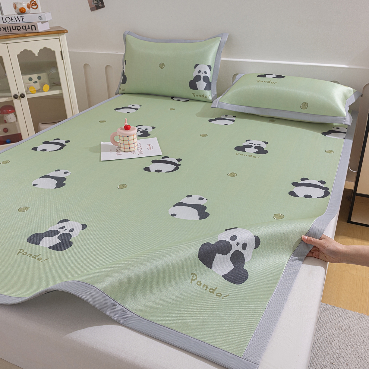 91家纺网 家纺一手货源 找家纺 小萌虎 2026新款碳光冰丝席平铺款床席款 大熊猫