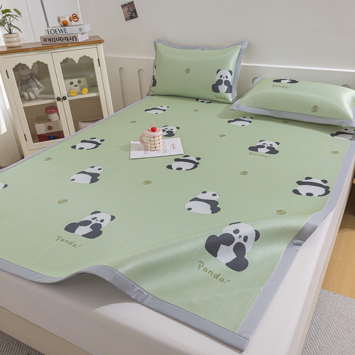 91家纺网 家纺一手货源 找家纺 小萌虎 2026新款碳光冰丝席平铺款床席款 大熊猫