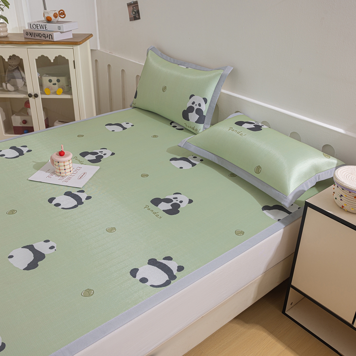 91家纺网 家纺一手货源 找家纺 小萌虎 2026新款碳光冰丝席平铺款床席款 大熊猫