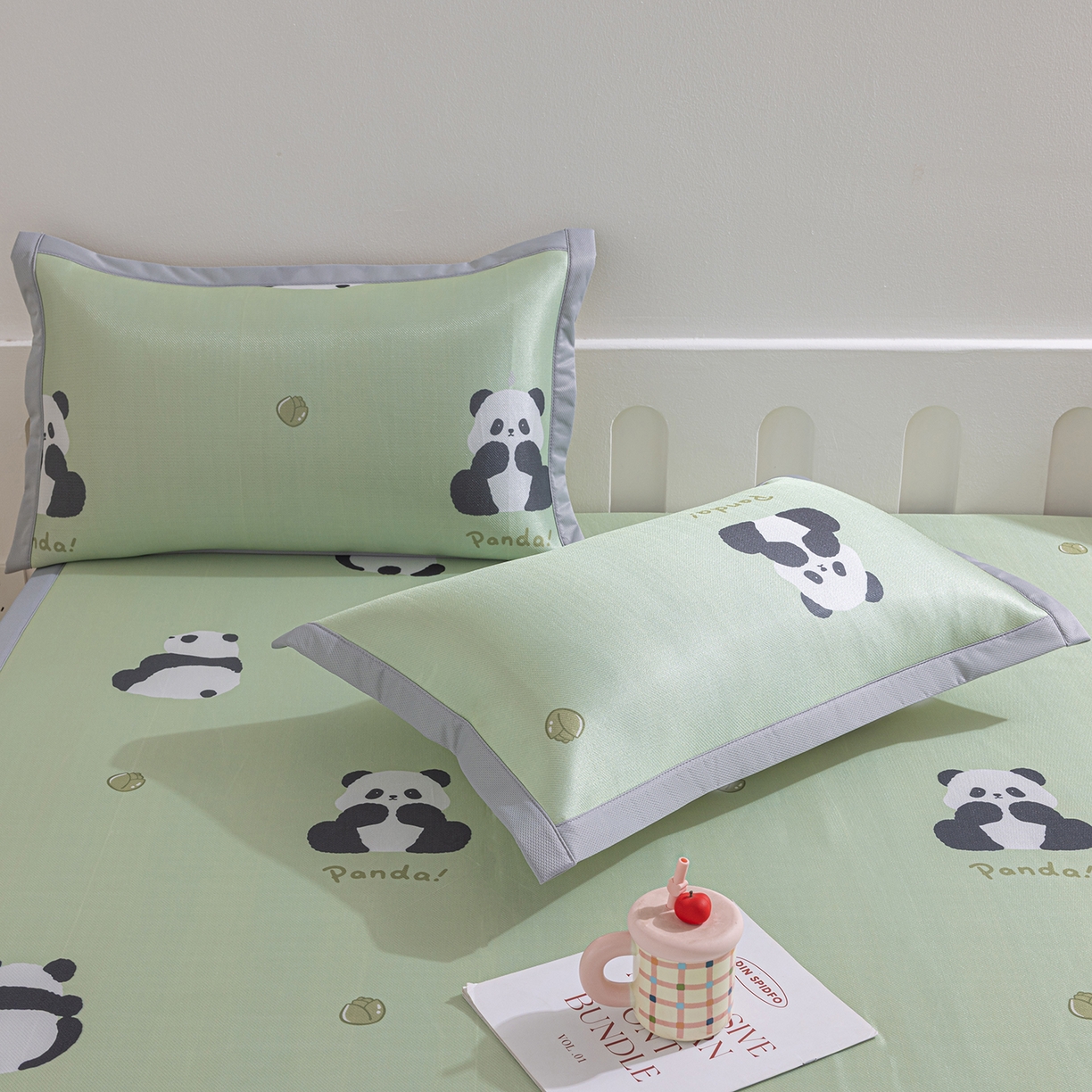 91家纺网 家纺一手货源 找家纺 小萌虎 2026新款碳光冰丝席平铺款床席款 大熊猫