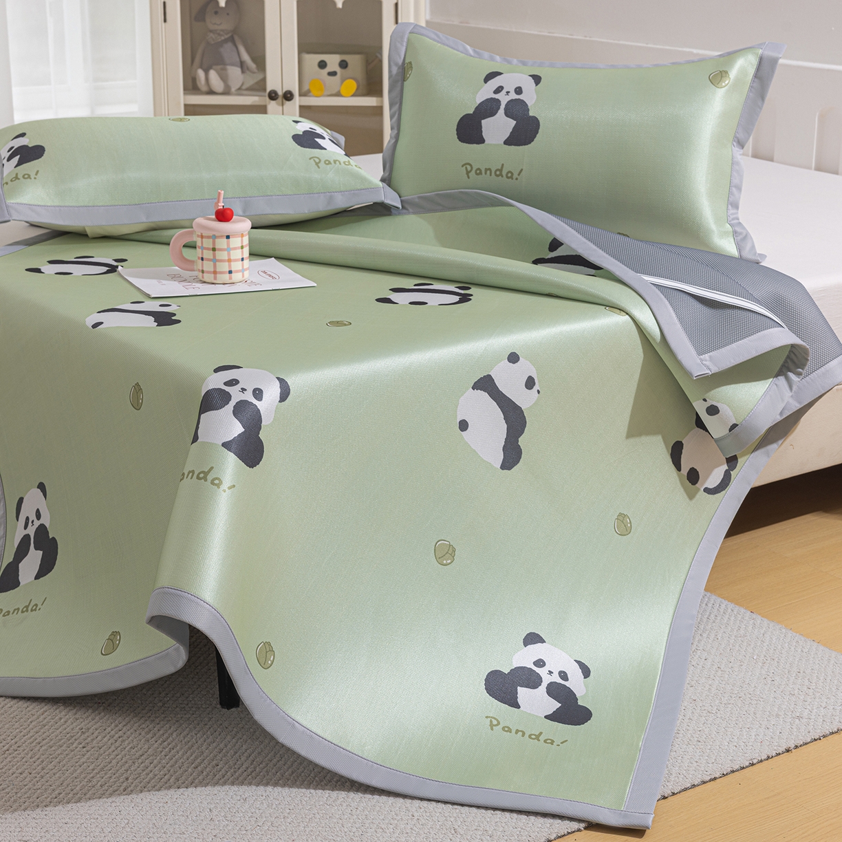 91家纺网 家纺一手货源 找家纺 小萌虎 2026新款碳光冰丝席平铺款床席款 大熊猫