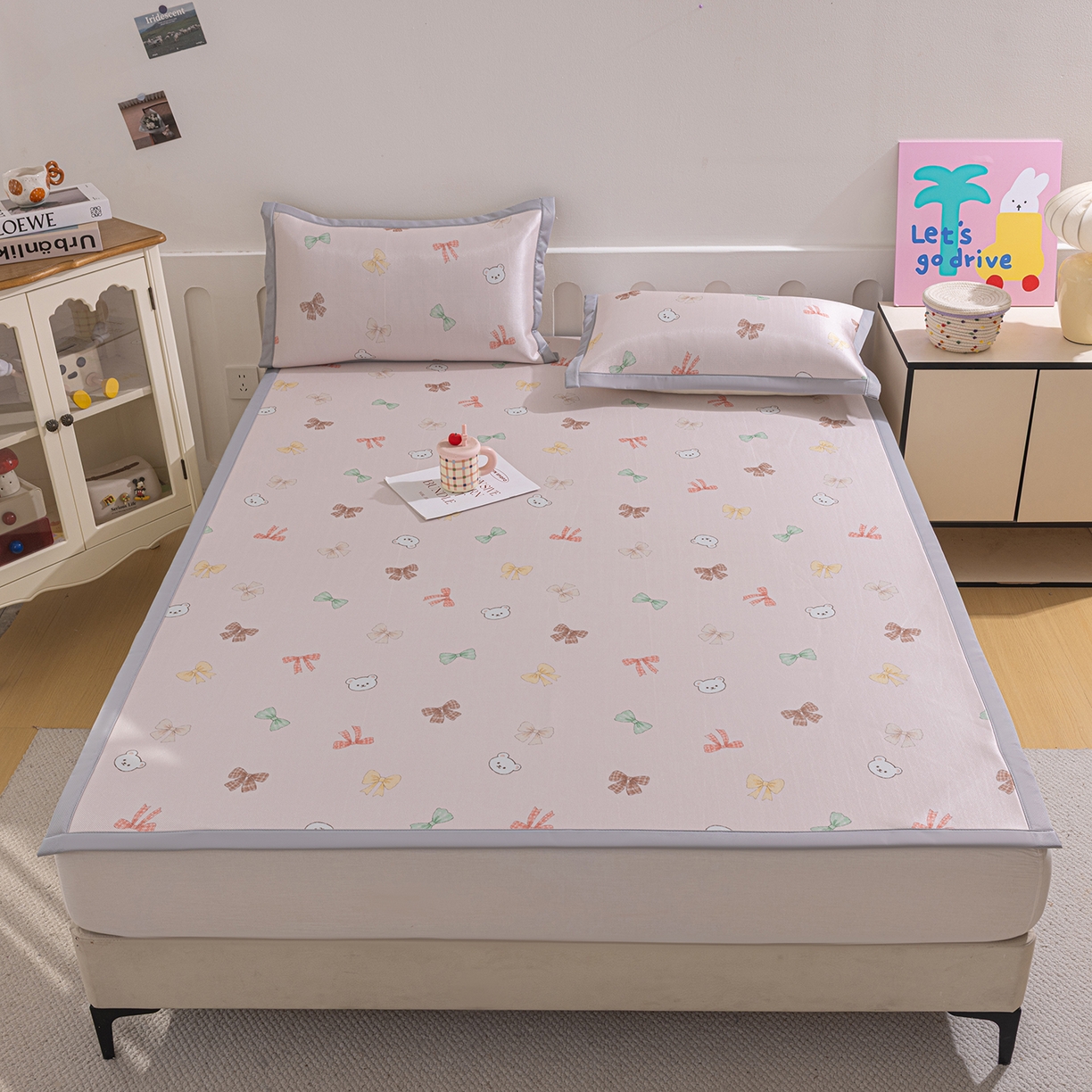 91家纺网 家纺一手货源 找家纺 小萌虎 2026新款碳光冰丝席平铺款床席款 蝴蝶小熊