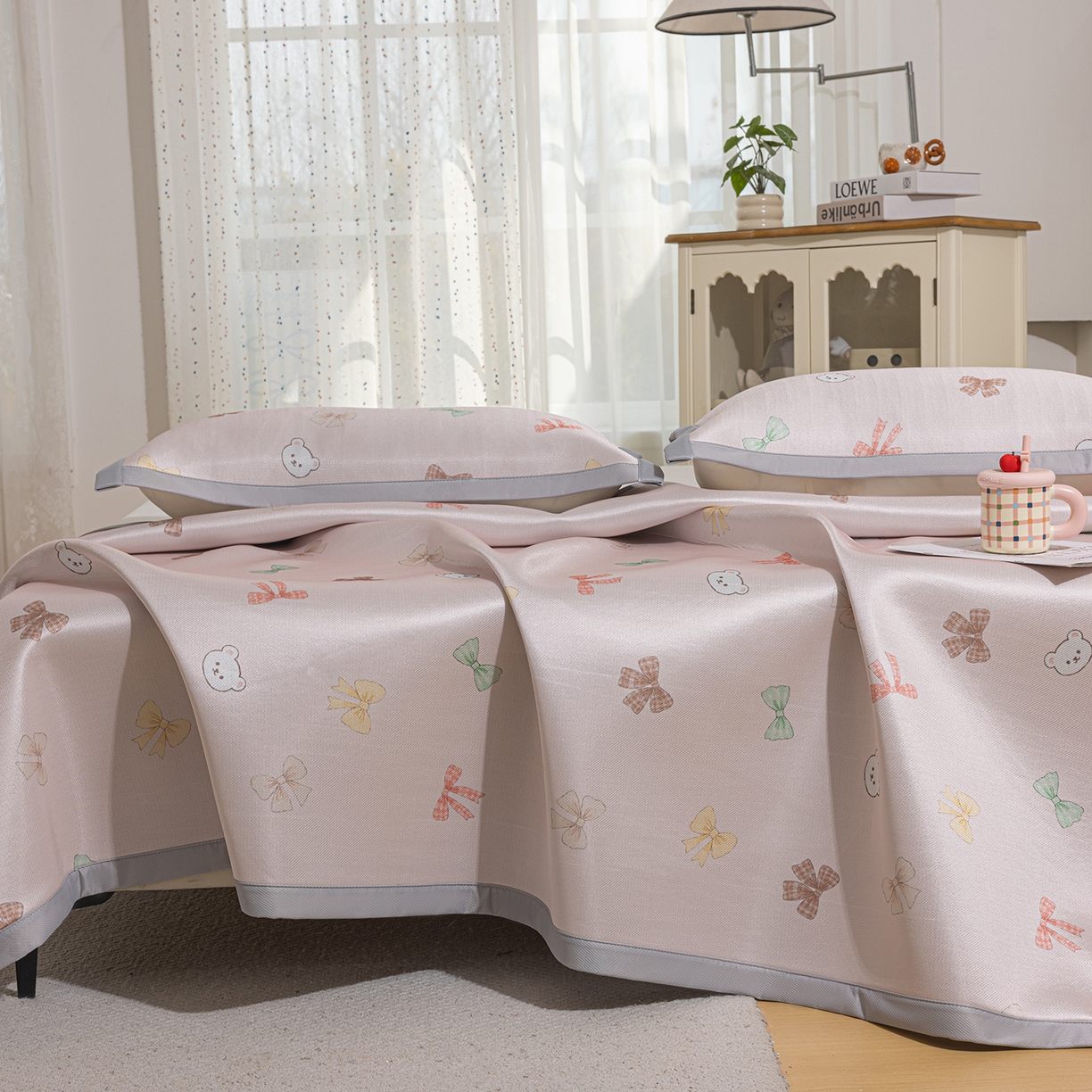 91家纺网 家纺一手货源 找家纺 小萌虎 2026新款碳光冰丝席平铺款床席款 蝴蝶小熊