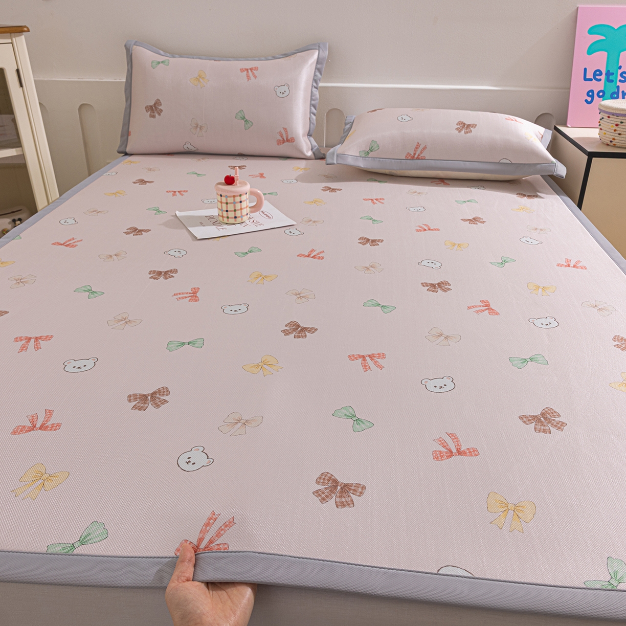 91家纺网 家纺一手货源 找家纺 小萌虎 2026新款碳光冰丝席平铺款床席款 蝴蝶小熊