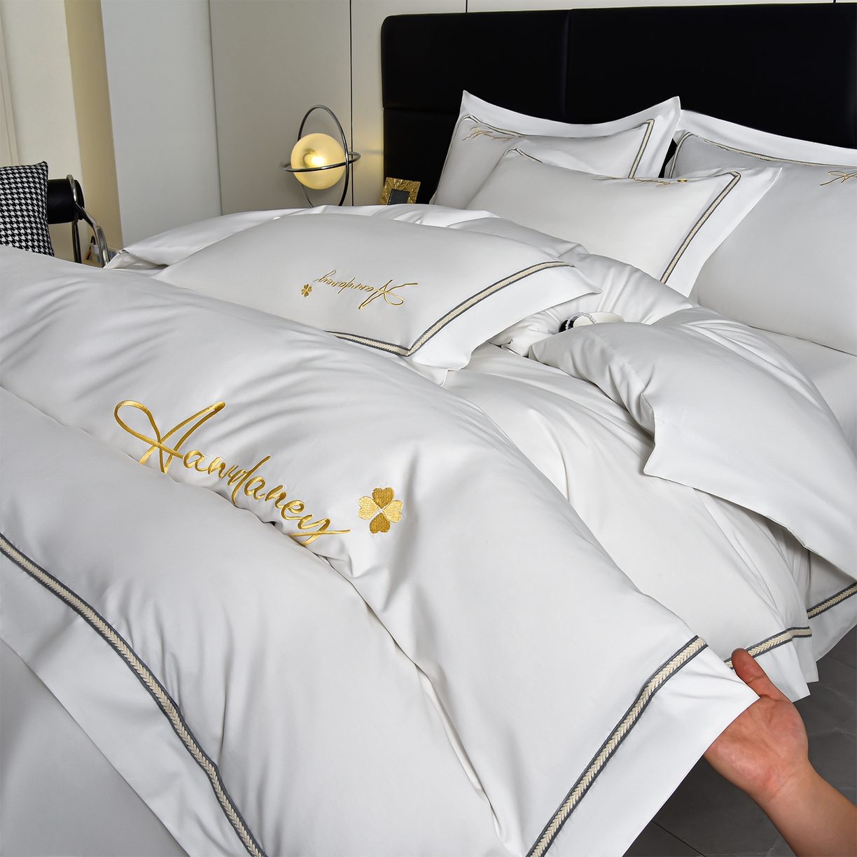 91家纺网 家纺一手货源 找家纺 湘雪家居 2026新款长绒棉高支高密纯棉刺绣四件套-幕镜款 幕镜-雪融白