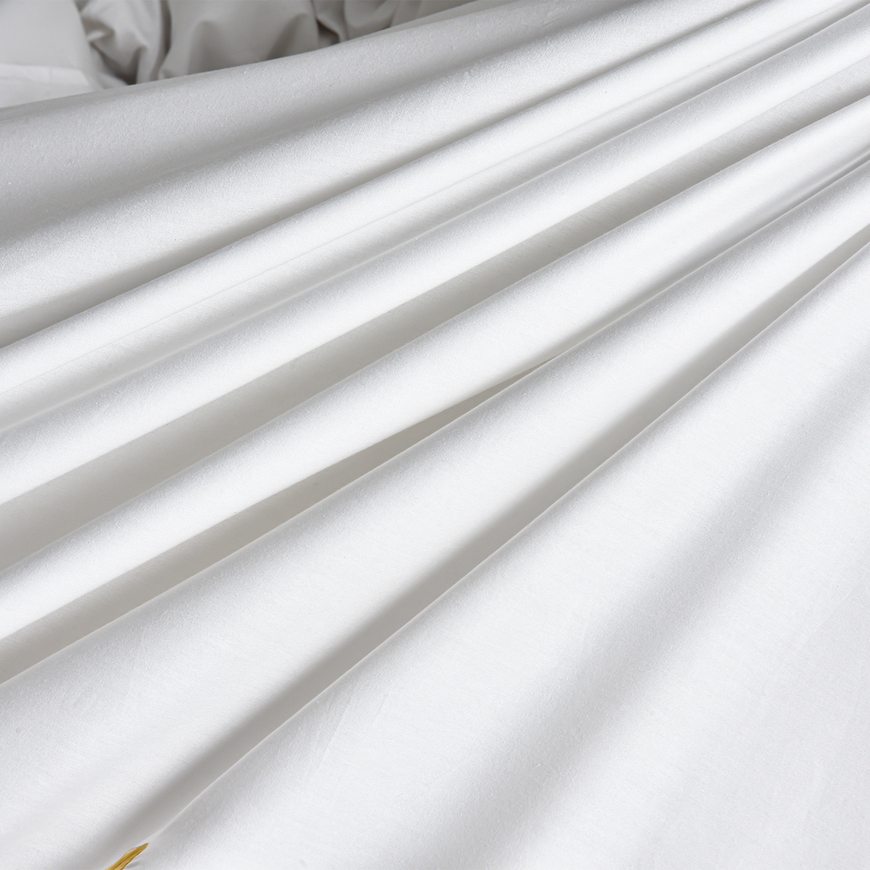 91家纺网 家纺一手货源 找家纺 湘雪家居 2026新款长绒棉高支高密纯棉刺绣四件套-幕镜款 幕镜-雪融白