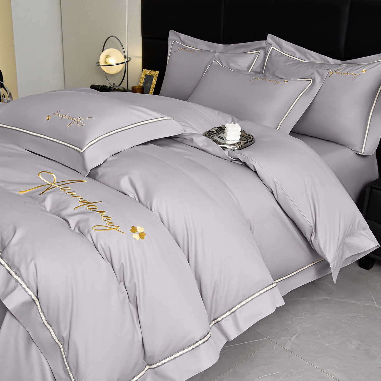 91家纺网 家纺一手货源 找家纺 湘雪家居 2026新款长绒棉高支高密纯棉刺绣四件套-幕镜款 幕镜-椰子灰