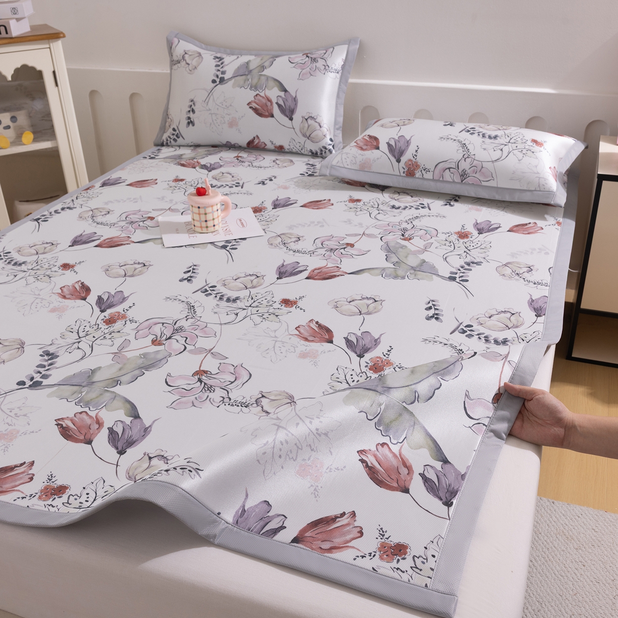 91家纺网 家纺一手货源 找家纺 小萌虎 2026新款碳光冰丝席平铺款床席款 密语