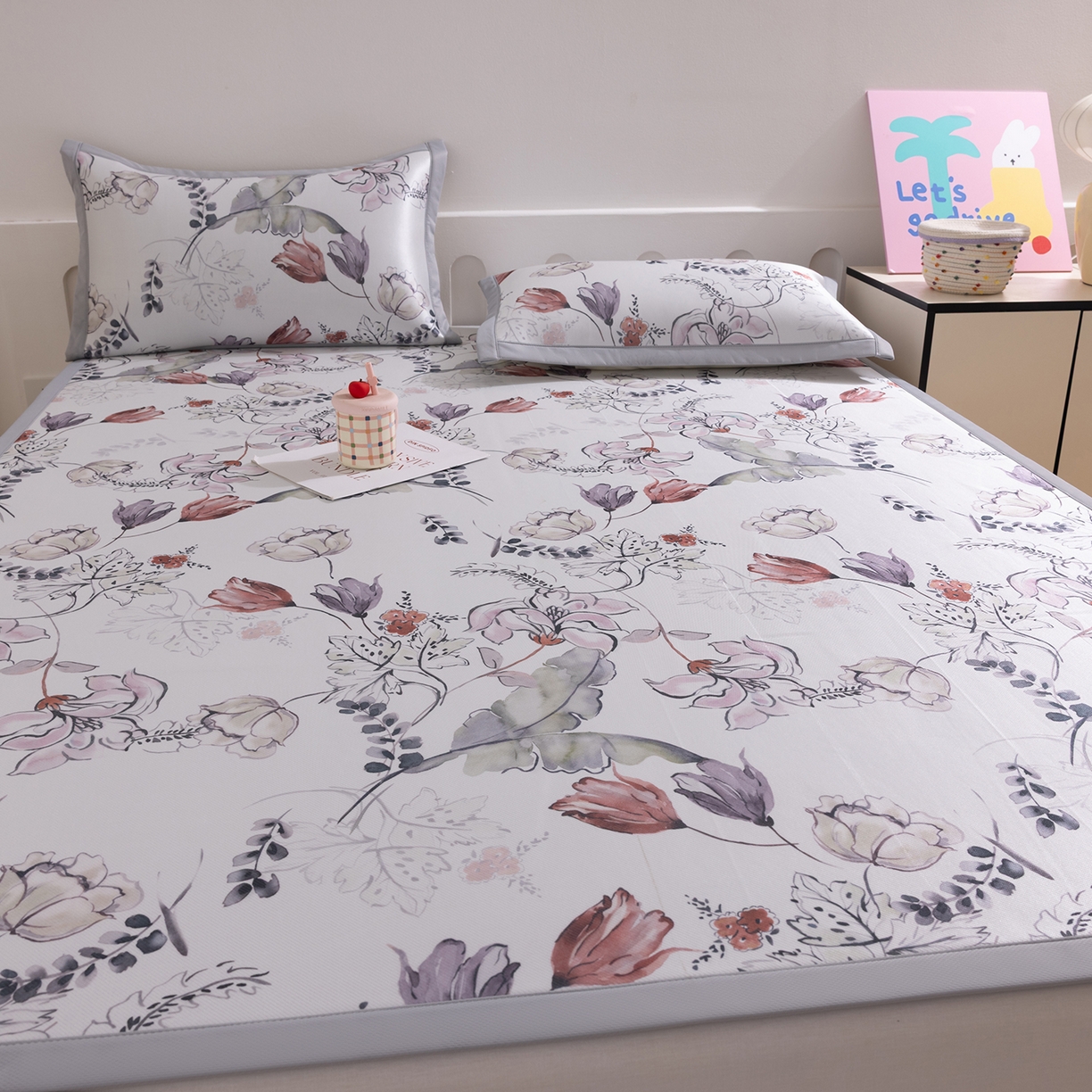 91家纺网 家纺一手货源 找家纺 小萌虎 2026新款碳光冰丝席平铺款床席款 密语