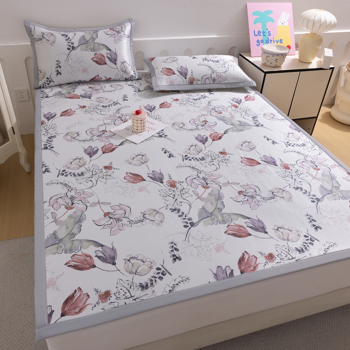 91家纺网 家纺一手货源 找家纺 小萌虎 2026新款碳光冰丝席平铺款床席款 密语