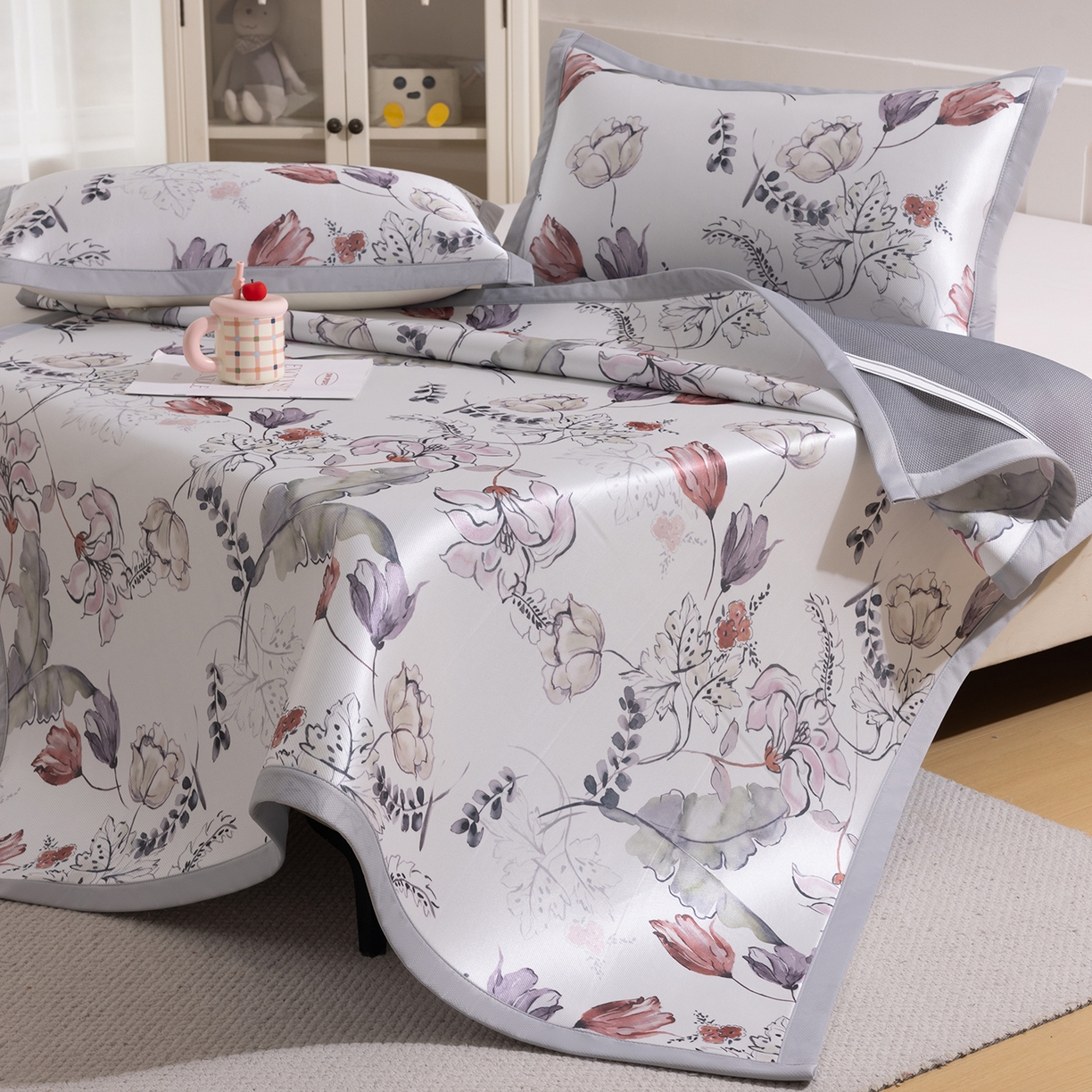 91家纺网 家纺一手货源 找家纺 小萌虎 2026新款碳光冰丝席平铺款床席款 密语