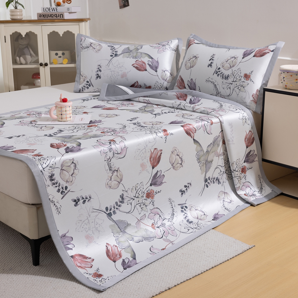 91家纺网 家纺一手货源 找家纺 小萌虎 2026新款碳光冰丝席平铺款床席款 密语