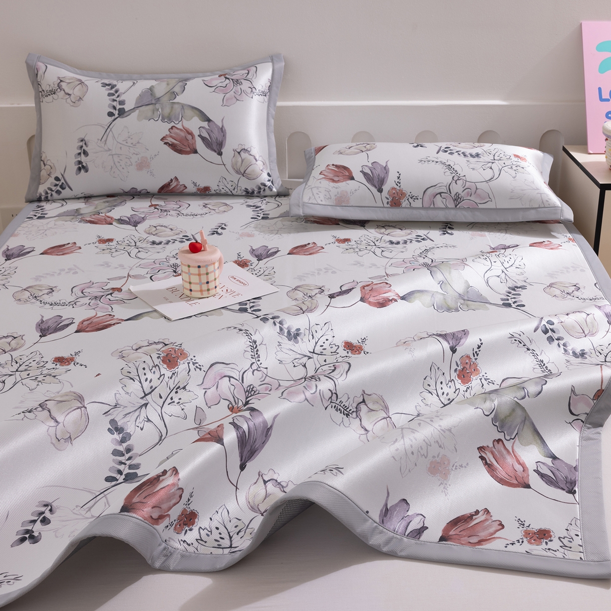 91家纺网 家纺一手货源 找家纺 小萌虎 2026新款碳光冰丝席平铺款床席款 密语