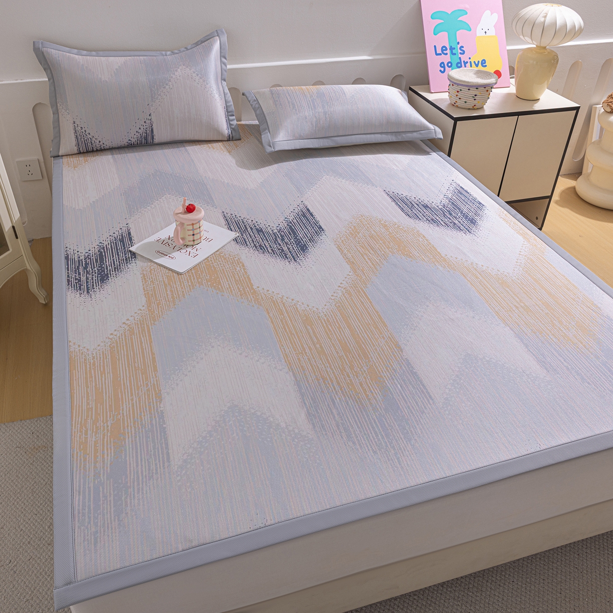 91家纺网 家纺一手货源 找家纺 小萌虎 2026新款碳光冰丝席平铺款床席款 莫奈