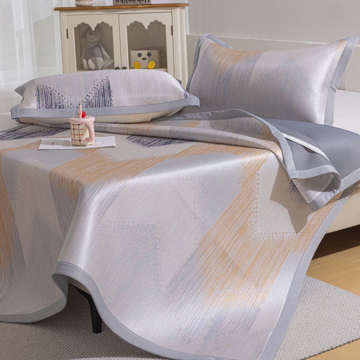 91家纺网 家纺一手货源 找家纺 小萌虎 2026新款碳光冰丝席平铺款床席款 莫奈