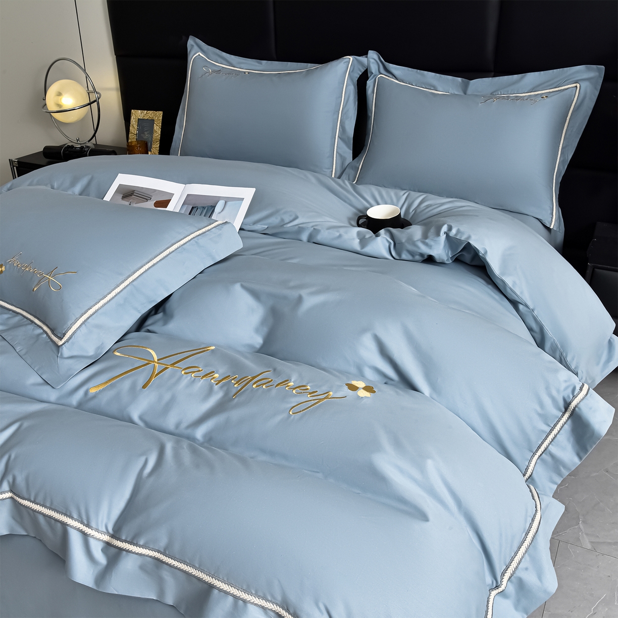 91家纺网 家纺一手货源 找家纺 湘雪家居 2026新款长绒棉高支高密纯棉刺绣四件套-幕镜款 幕镜-烟雾蓝