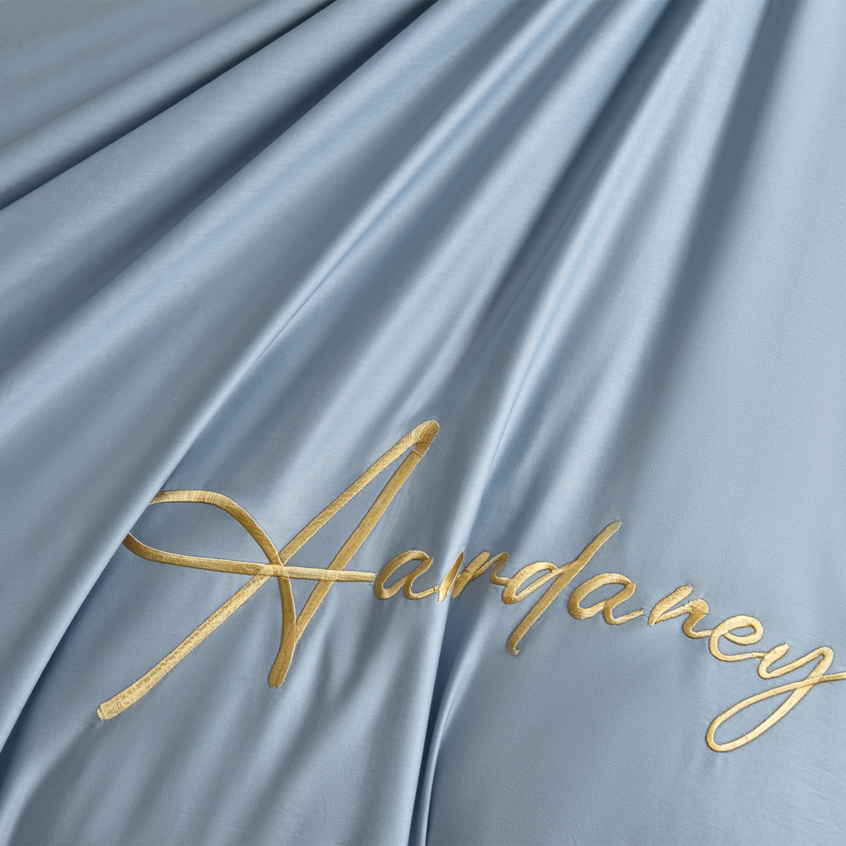 91家纺网 家纺一手货源 找家纺 湘雪家居 2026新款长绒棉高支高密纯棉刺绣四件套-幕镜款 幕镜-烟雾蓝