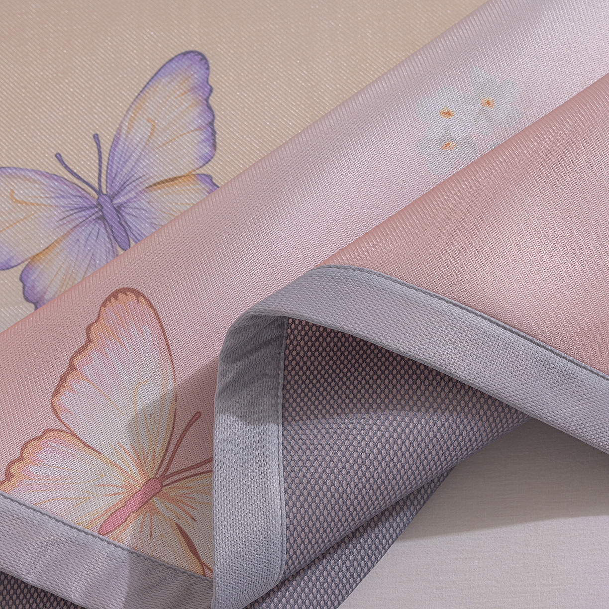 91家纺网 家纺一手货源 找家纺 小萌虎 2026新款碳光冰丝席平铺款床席款 七彩蝴蝶