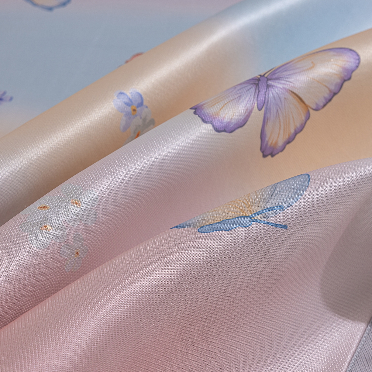 91家纺网 家纺一手货源 找家纺 小萌虎 2026新款碳光冰丝席平铺款床席款 七彩蝴蝶