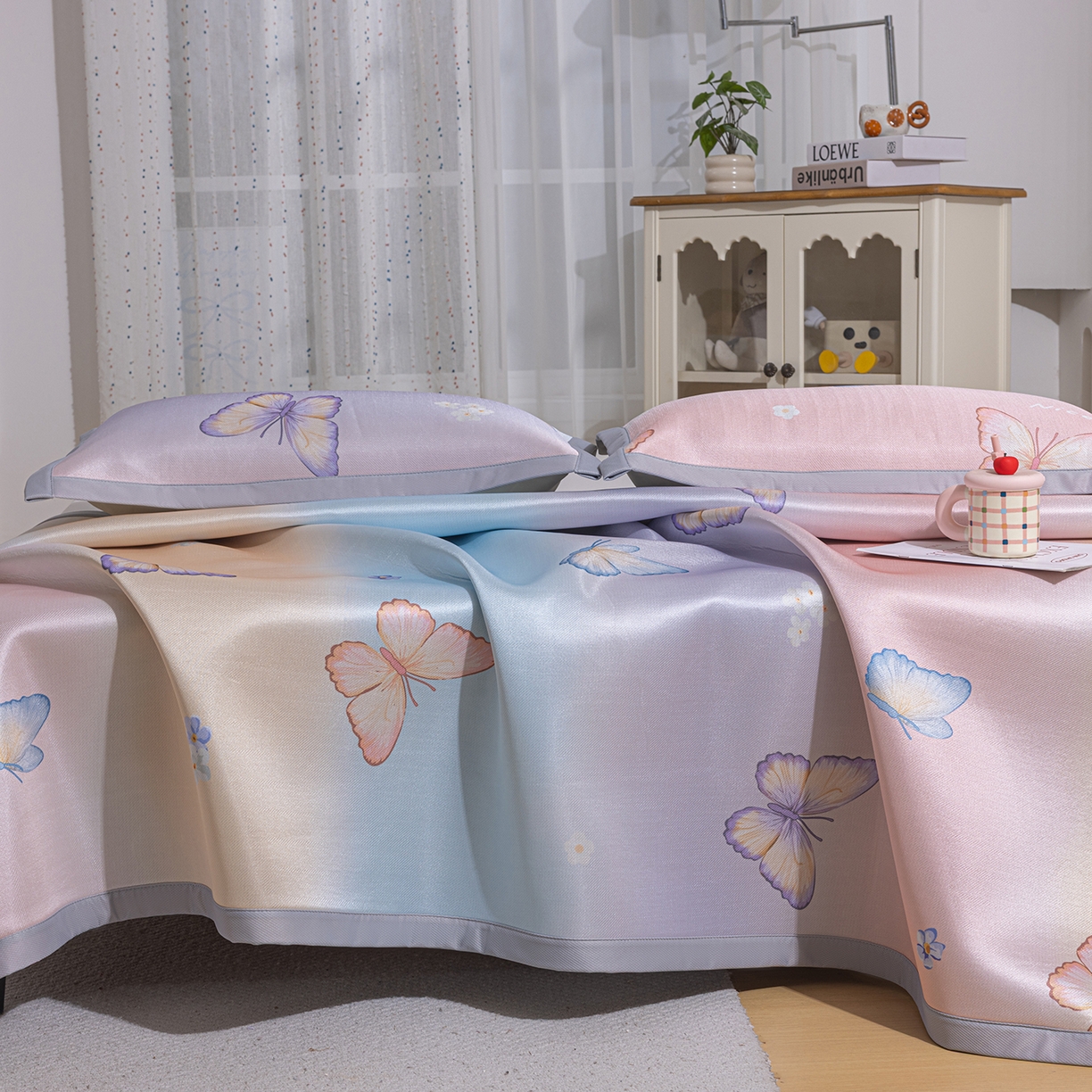 91家纺网 家纺一手货源 找家纺 小萌虎 2026新款碳光冰丝席平铺款床席款 七彩蝴蝶