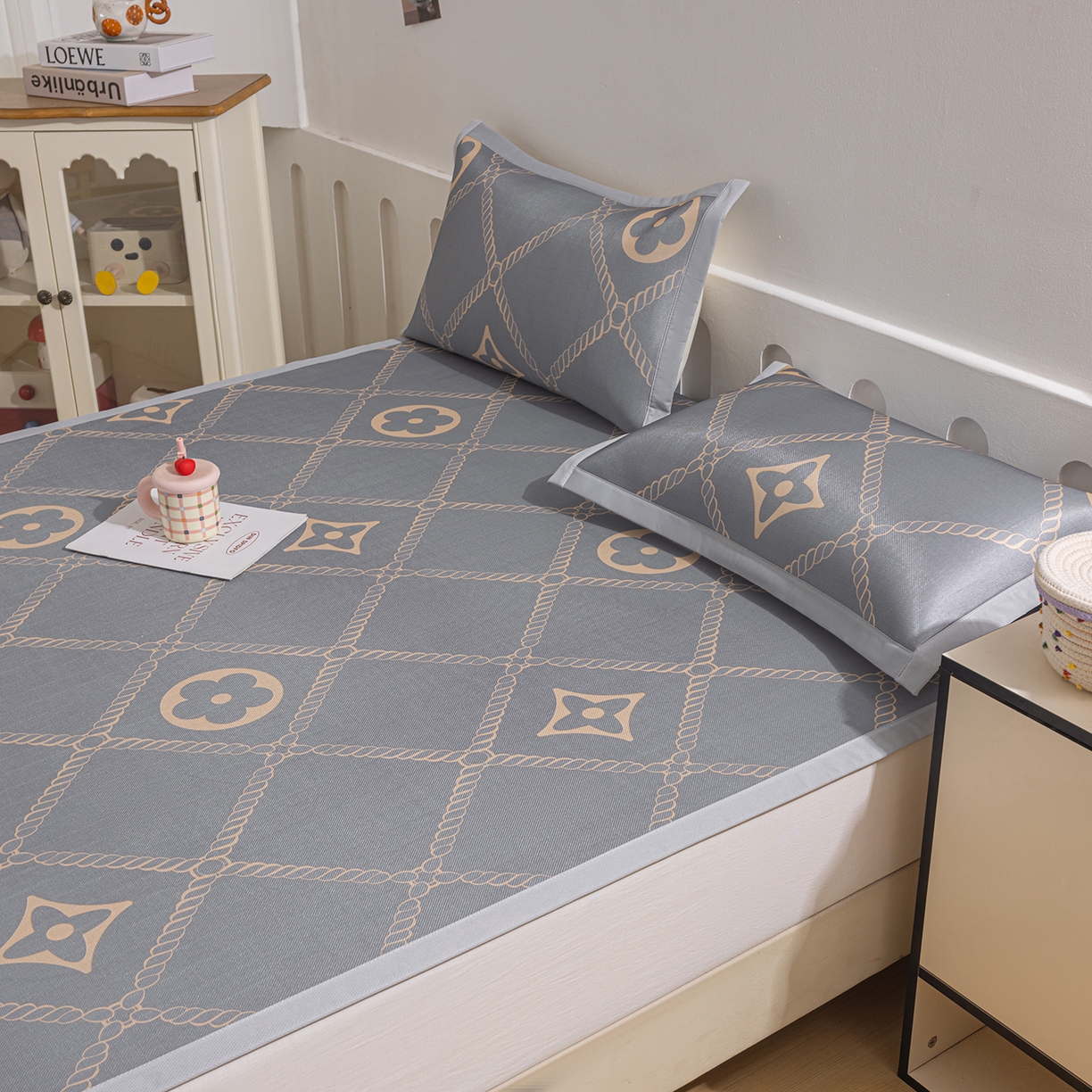 91家纺网 家纺一手货源 找家纺 小萌虎 2026新款碳光冰丝席平铺款床席款 四叶草