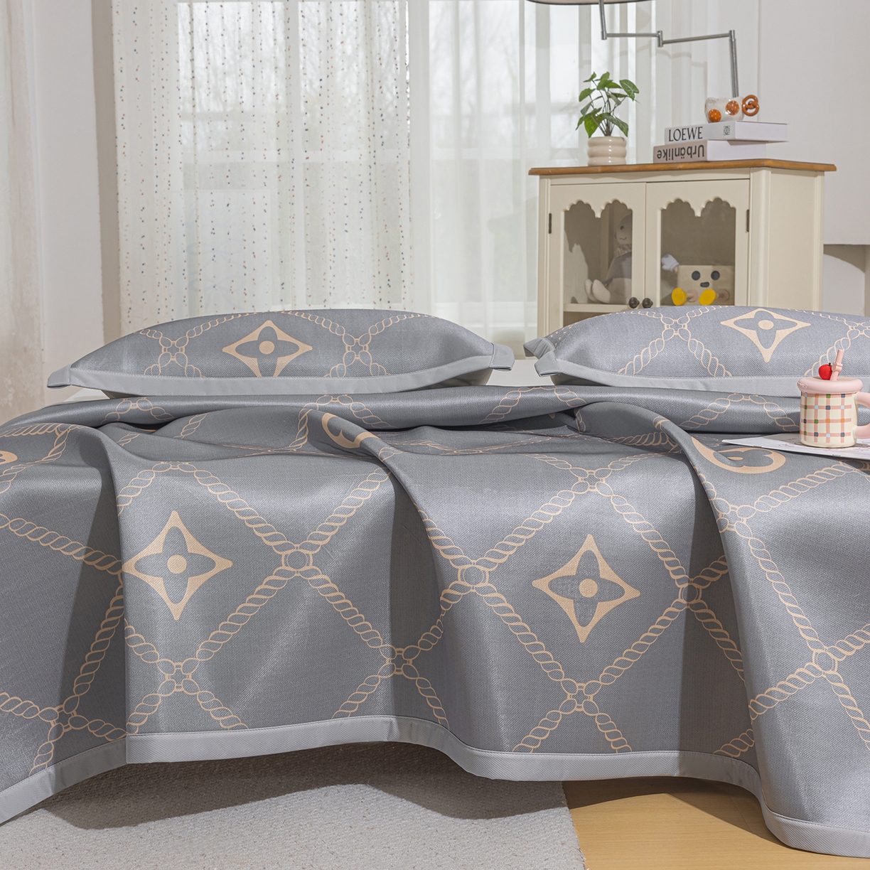 91家纺网 家纺一手货源 找家纺 小萌虎 2026新款碳光冰丝席平铺款床席款 四叶草