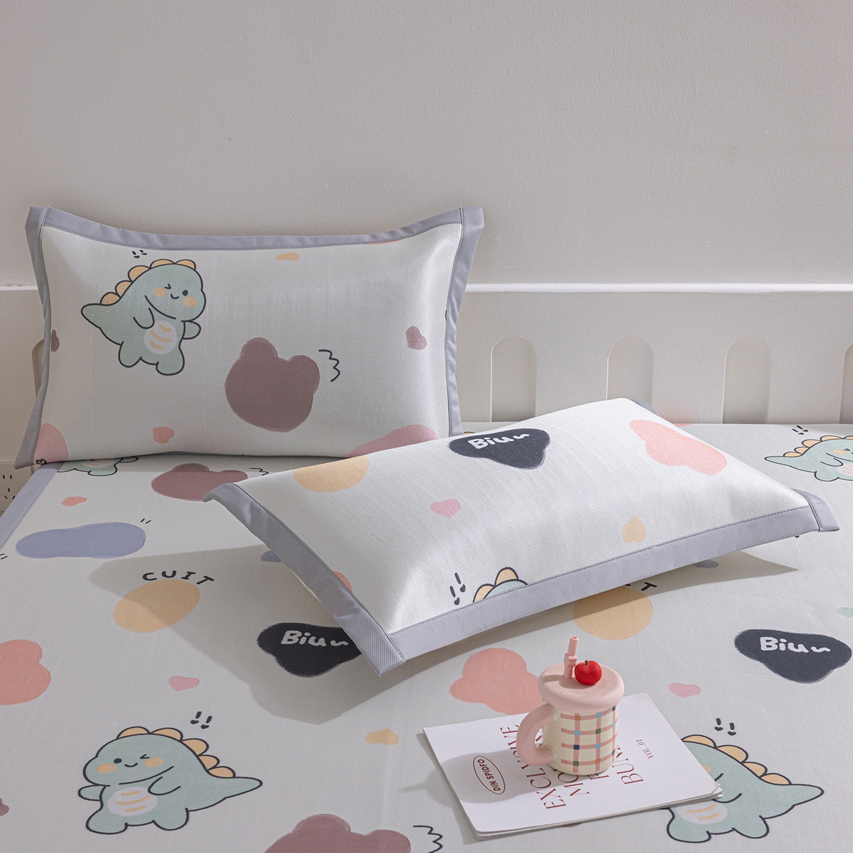 91家纺网 家纺一手货源 找家纺 小萌虎 2026新款碳光冰丝席平铺款床席款 小恐龙