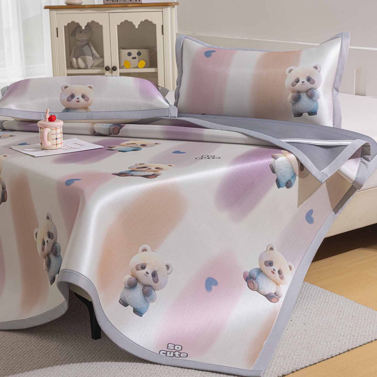 91家纺网 家纺一手货源 找家纺 小萌虎 2026新款碳光冰丝席平铺款床席款 小熊猫