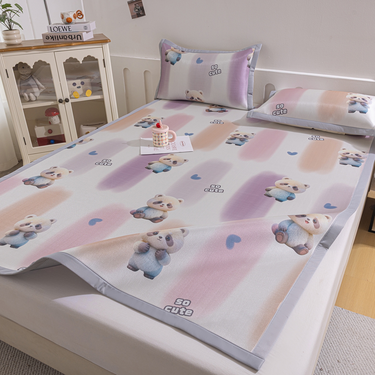 91家纺网 家纺一手货源 找家纺 小萌虎 2026新款碳光冰丝席平铺款床席款 小熊猫