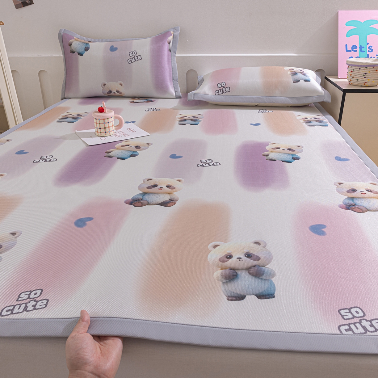 91家纺网 家纺一手货源 找家纺 小萌虎 2026新款碳光冰丝席平铺款床席款 小熊猫