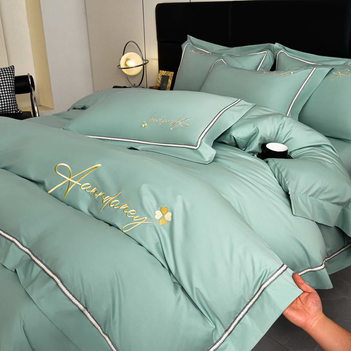 91家纺网 家纺一手货源 找家纺 湘雪家居 2026新款长绒棉高支高密纯棉刺绣四件套-幕镜款 幕镜-莱因绿