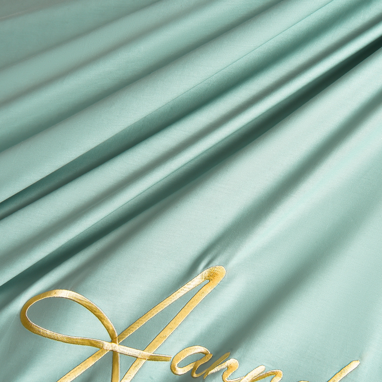 91家纺网 家纺一手货源 找家纺 湘雪家居 2026新款长绒棉高支高密纯棉刺绣四件套-幕镜款 幕镜-莱因绿