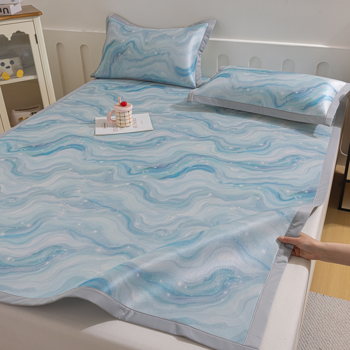 91家纺网 家纺一手货源 找家纺 小萌虎 2026新款碳光冰丝席平铺款床席款 星空