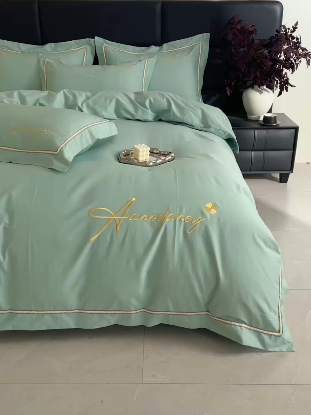 91家纺网 家纺一手货源 找家纺 湘雪家居 2026新款长绒棉高支高密纯棉刺绣四件套-幕镜款 幕镜-莱因绿