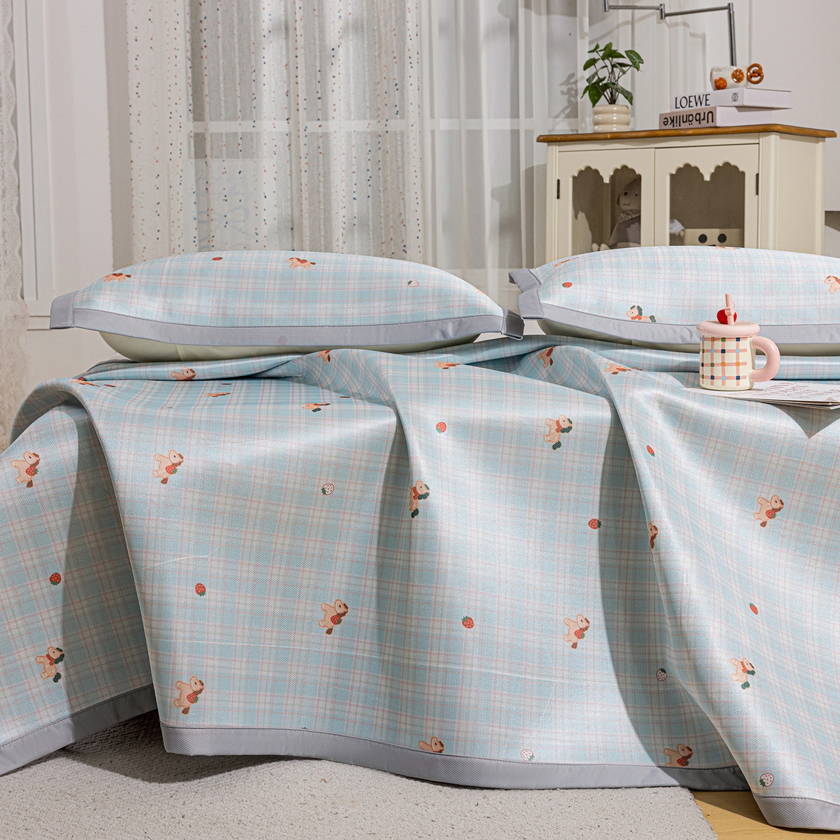 91家纺网 家纺一手货源 找家纺 小萌虎 2026新款碳光冰丝席平铺款床席款 一马当先-蓝