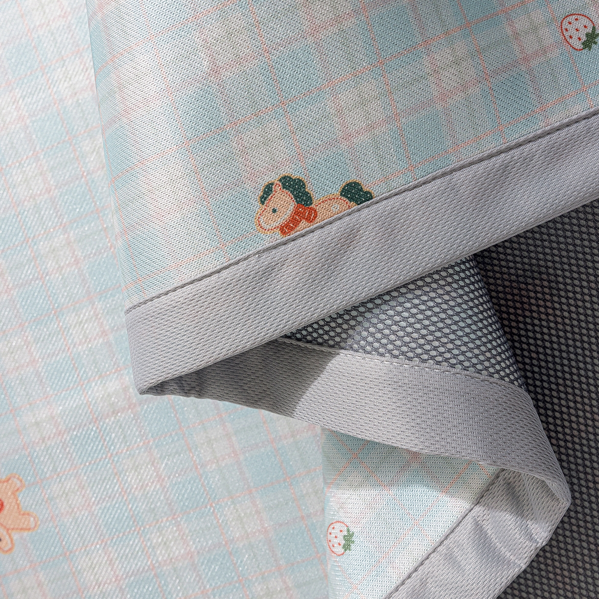 91家纺网 家纺一手货源 找家纺 小萌虎 2026新款碳光冰丝席平铺款床席款 一马当先-蓝