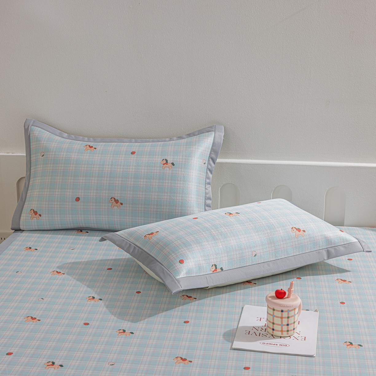 91家纺网 家纺一手货源 找家纺 小萌虎 2026新款碳光冰丝席平铺款床席款 一马当先-蓝