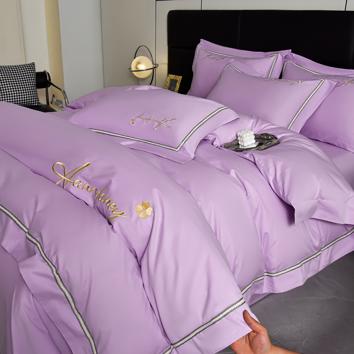 91家纺网 家纺一手货源 找家纺 湘雪家居 2026新款长绒棉高支高密纯棉刺绣四件套-幕镜款 幕镜-暮光紫