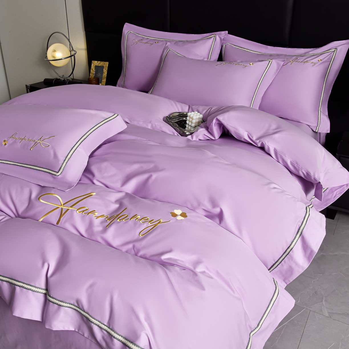 91家纺网 家纺一手货源 找家纺 湘雪家居 2026新款长绒棉高支高密纯棉刺绣四件套-幕镜款 幕镜-暮光紫