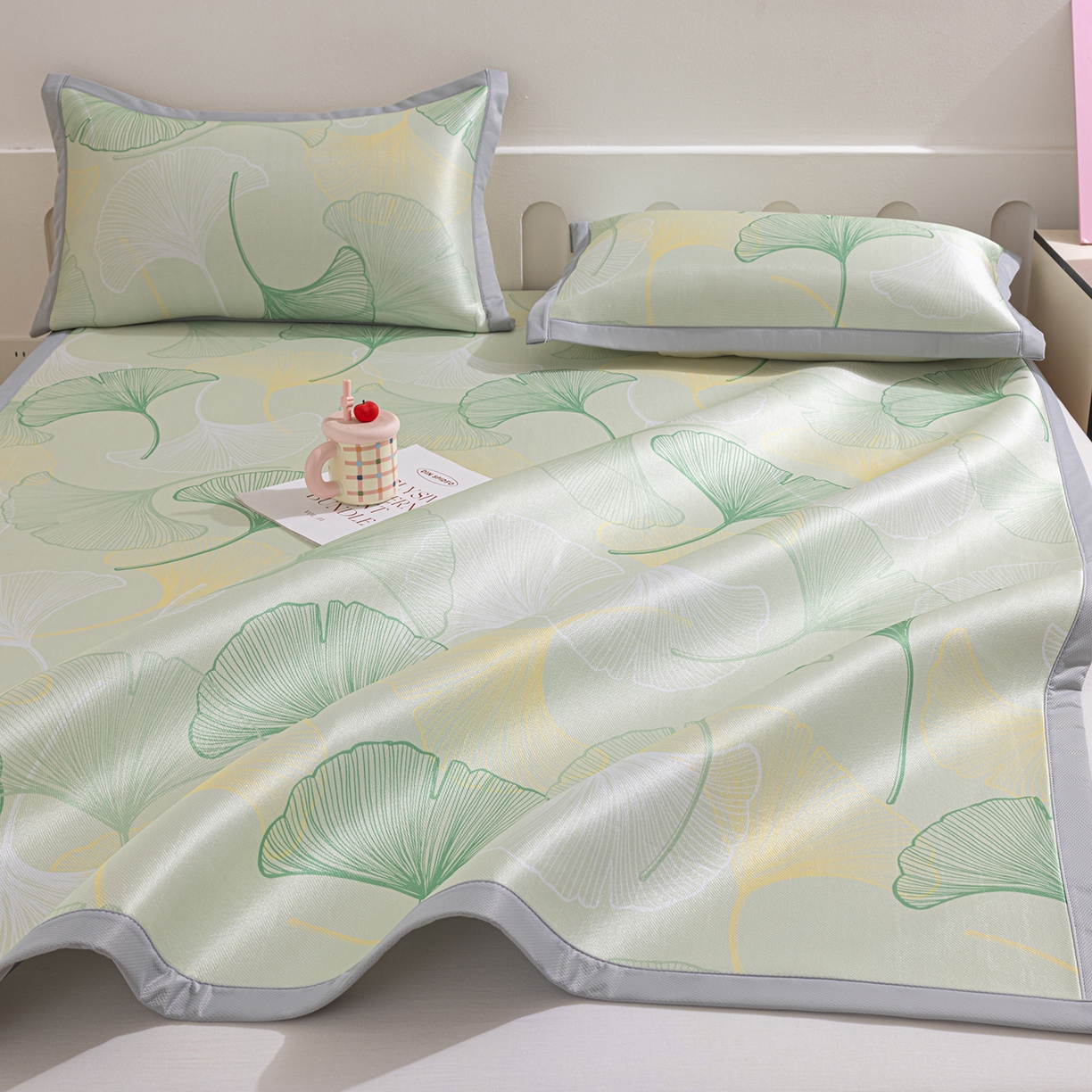 91家纺网 家纺一手货源 找家纺 小萌虎 2026新款碳光冰丝席平铺款床席款 银杏叶