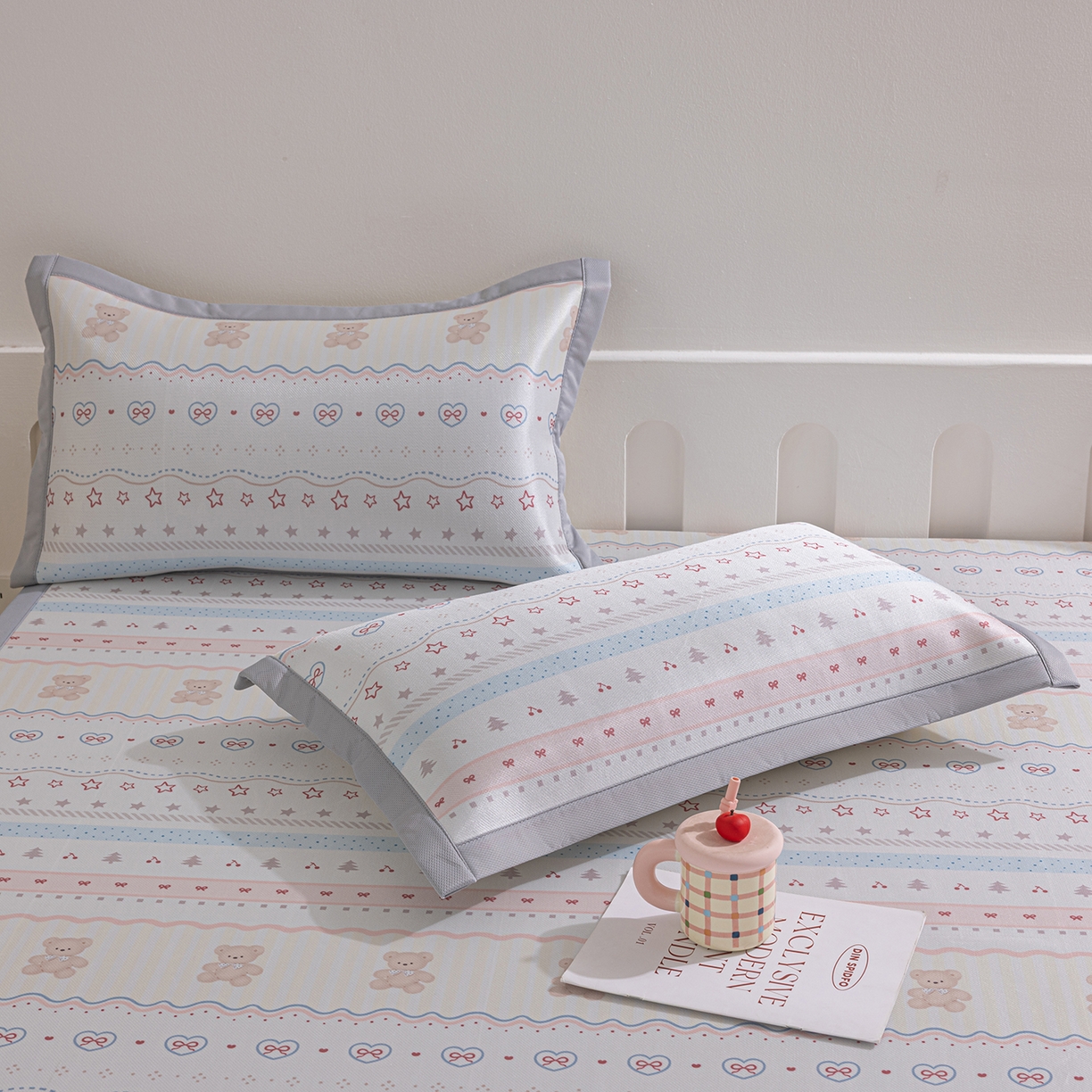 91家纺网 家纺一手货源 找家纺 小萌虎 2026新款碳光冰丝席平铺款床席款 樱桃小熊