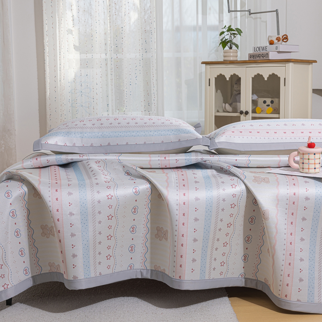 91家纺网 家纺一手货源 找家纺 小萌虎 2026新款碳光冰丝席平铺款床席款 樱桃小熊