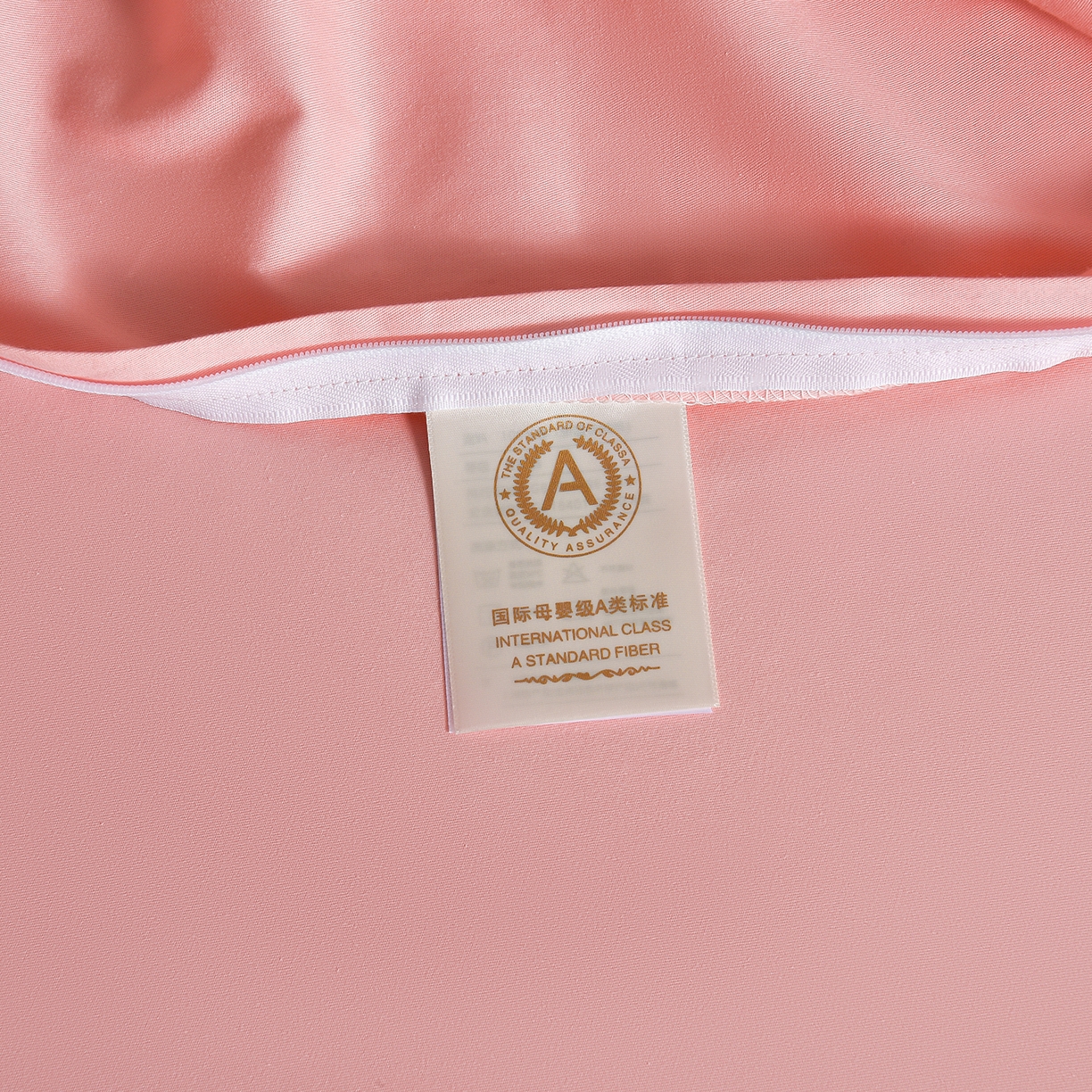 91家纺网 家纺一手货源 找家纺 湘雪家居 2026新款长绒棉高支高密纯棉刺绣四件套-幕镜款 幕镜-桃杏粉