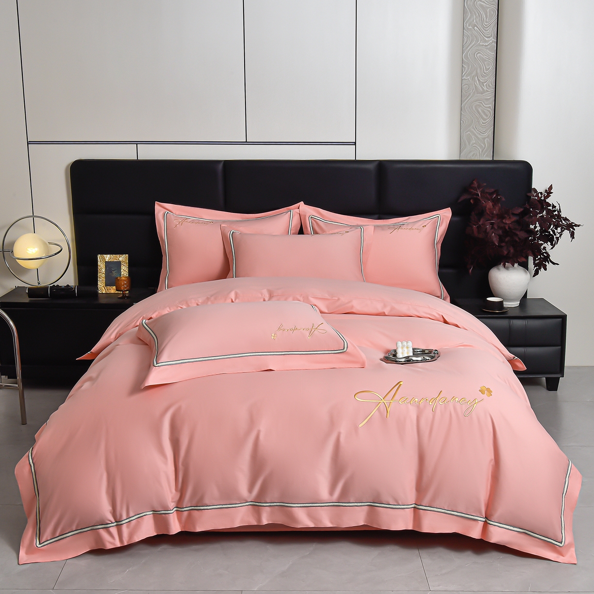 91家纺网 家纺一手货源 找家纺 湘雪家居 2026新款长绒棉高支高密纯棉刺绣四件套-幕镜款 幕镜-桃杏粉