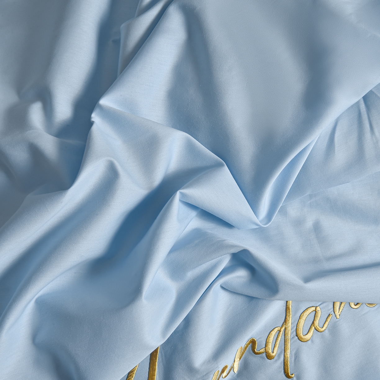 91家纺网 家纺一手货源 找家纺 湘雪家居 2026新款长绒棉高支高密纯棉刺绣四件套-幕镜款 幕镜-晨雾蓝